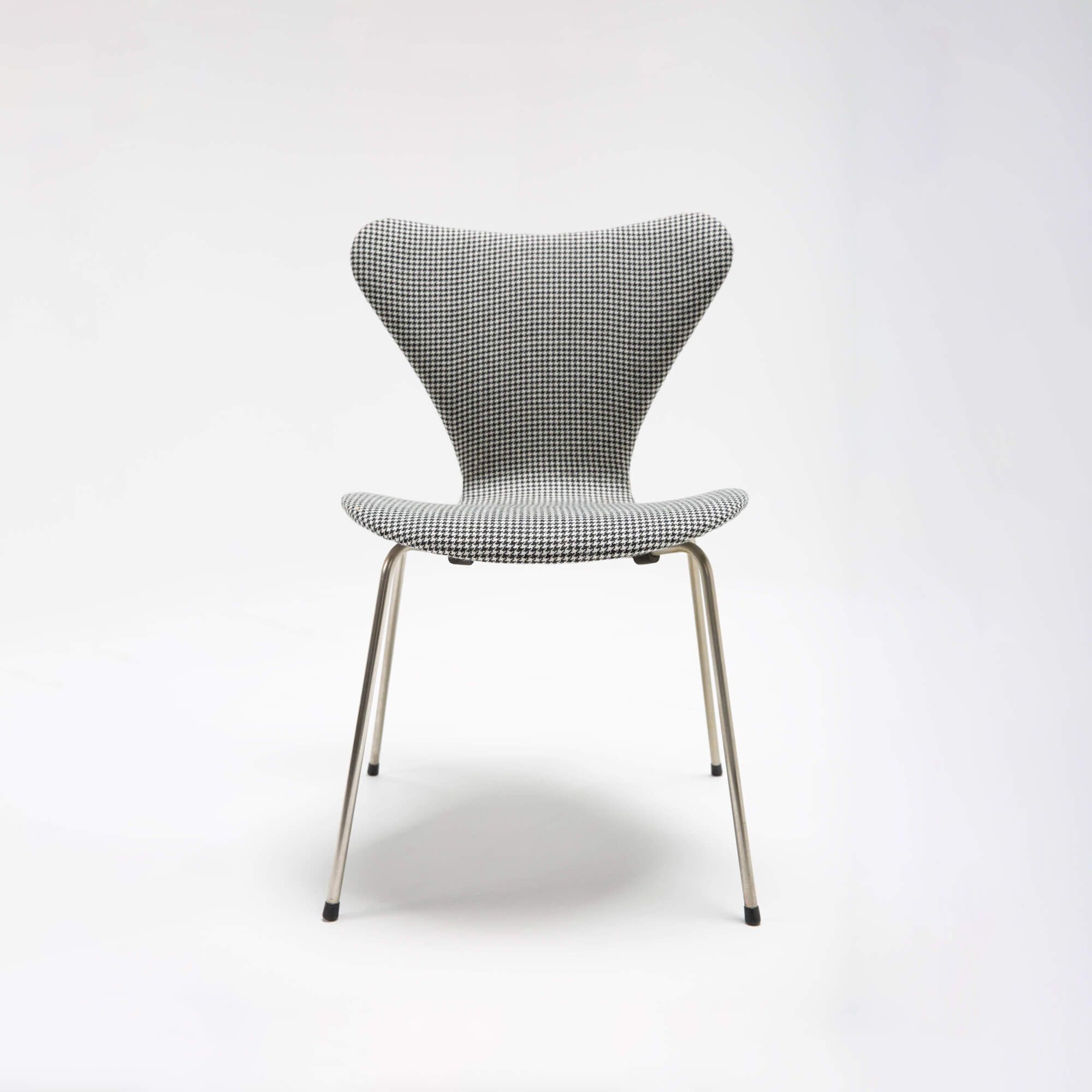 Arne Jacobsen Series 7 Model 3107 Chair