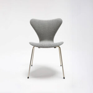 Arne Jacobsen Series 7 Model 3107 Chair