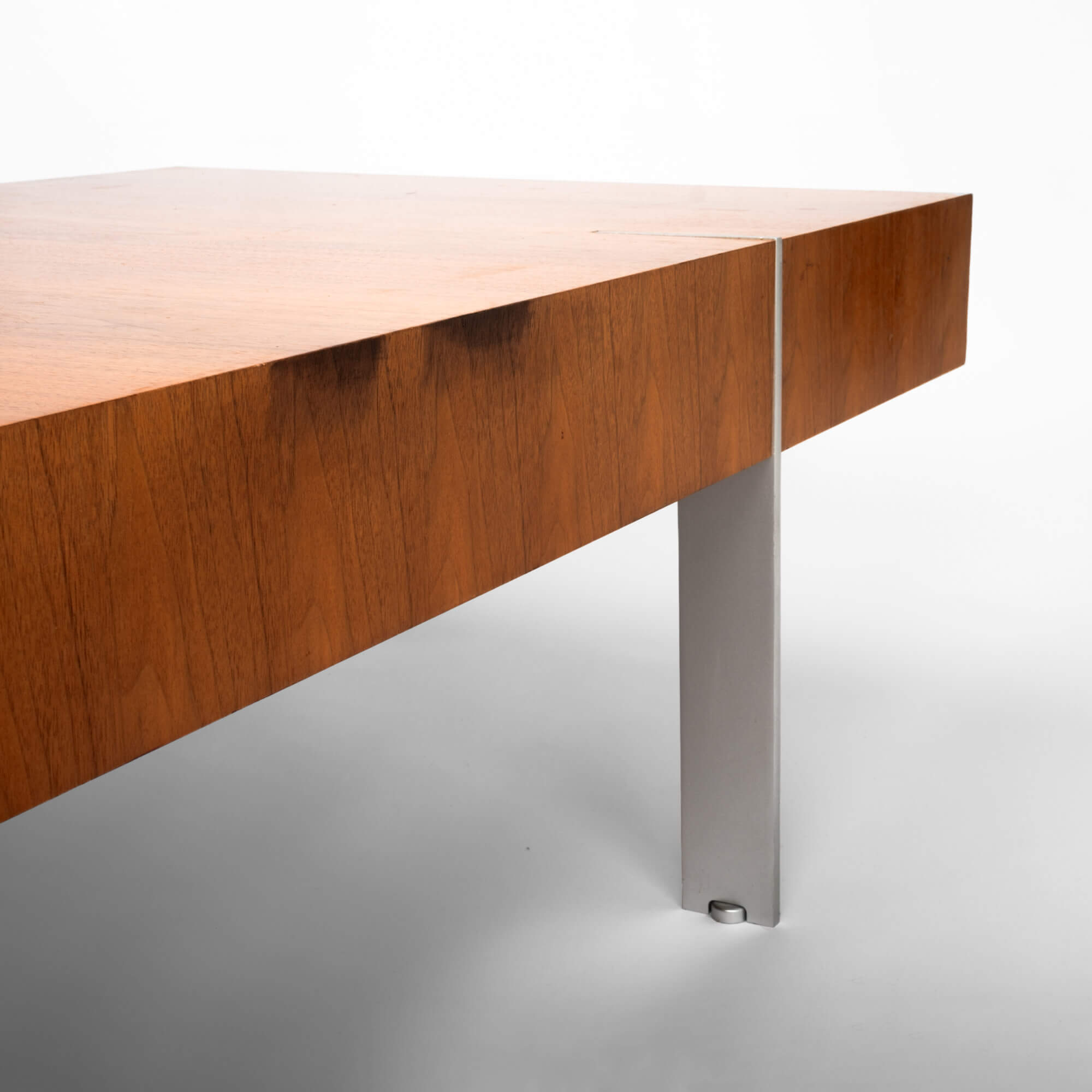 Minimalistic_coffee_table_11