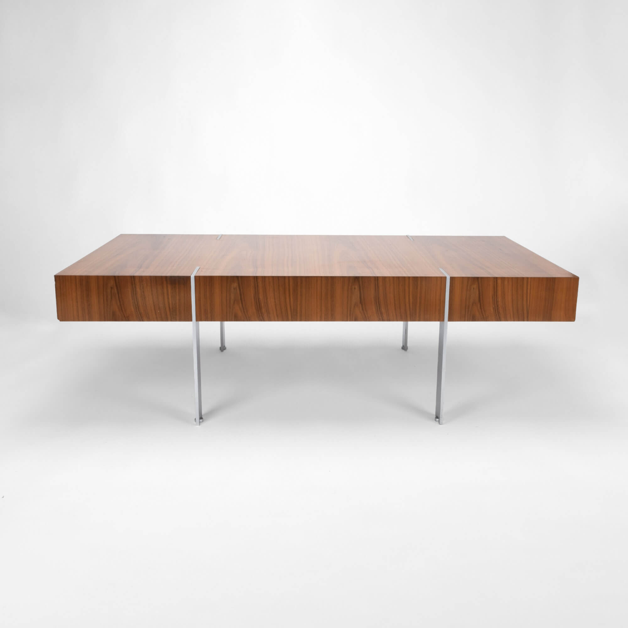 Minimalistic_coffee_table_2