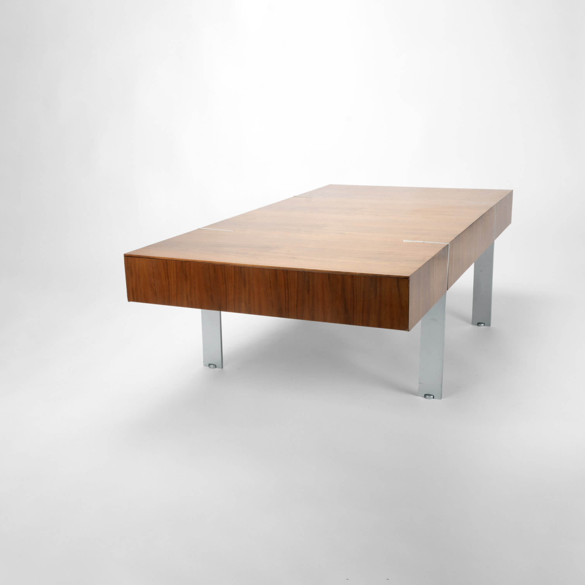 Minimalistic_coffee_table_4