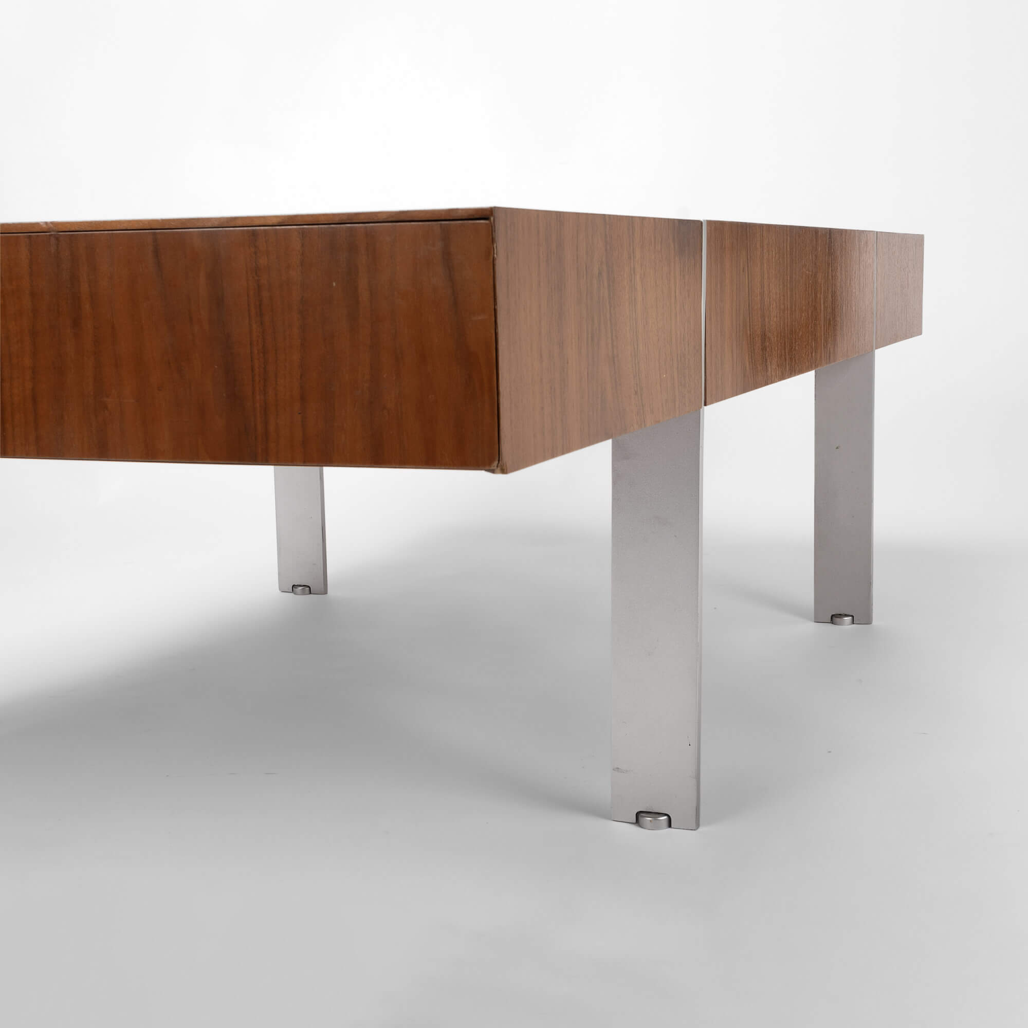 Minimalistic_coffee_table_6