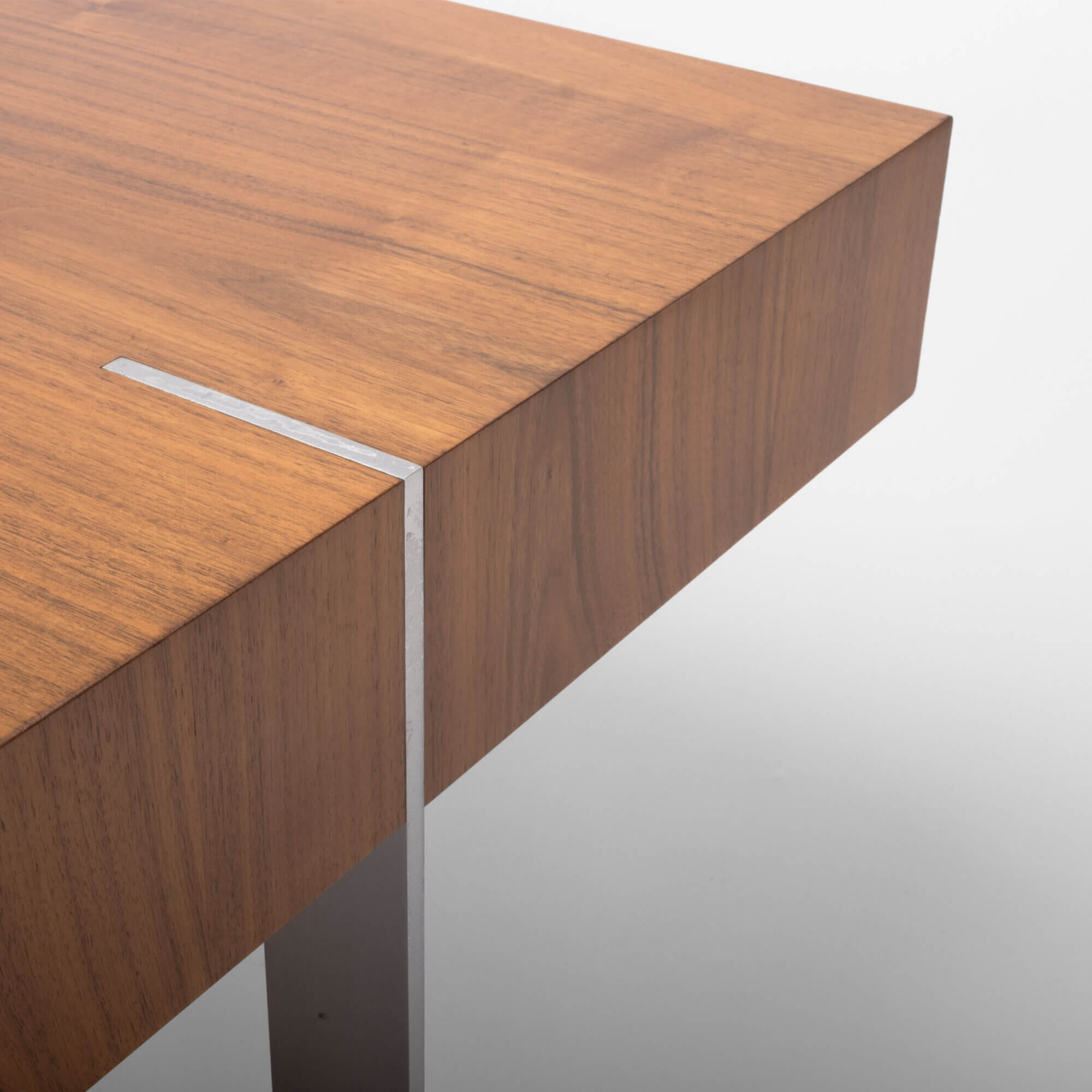 Minimalistic_coffee_table_7