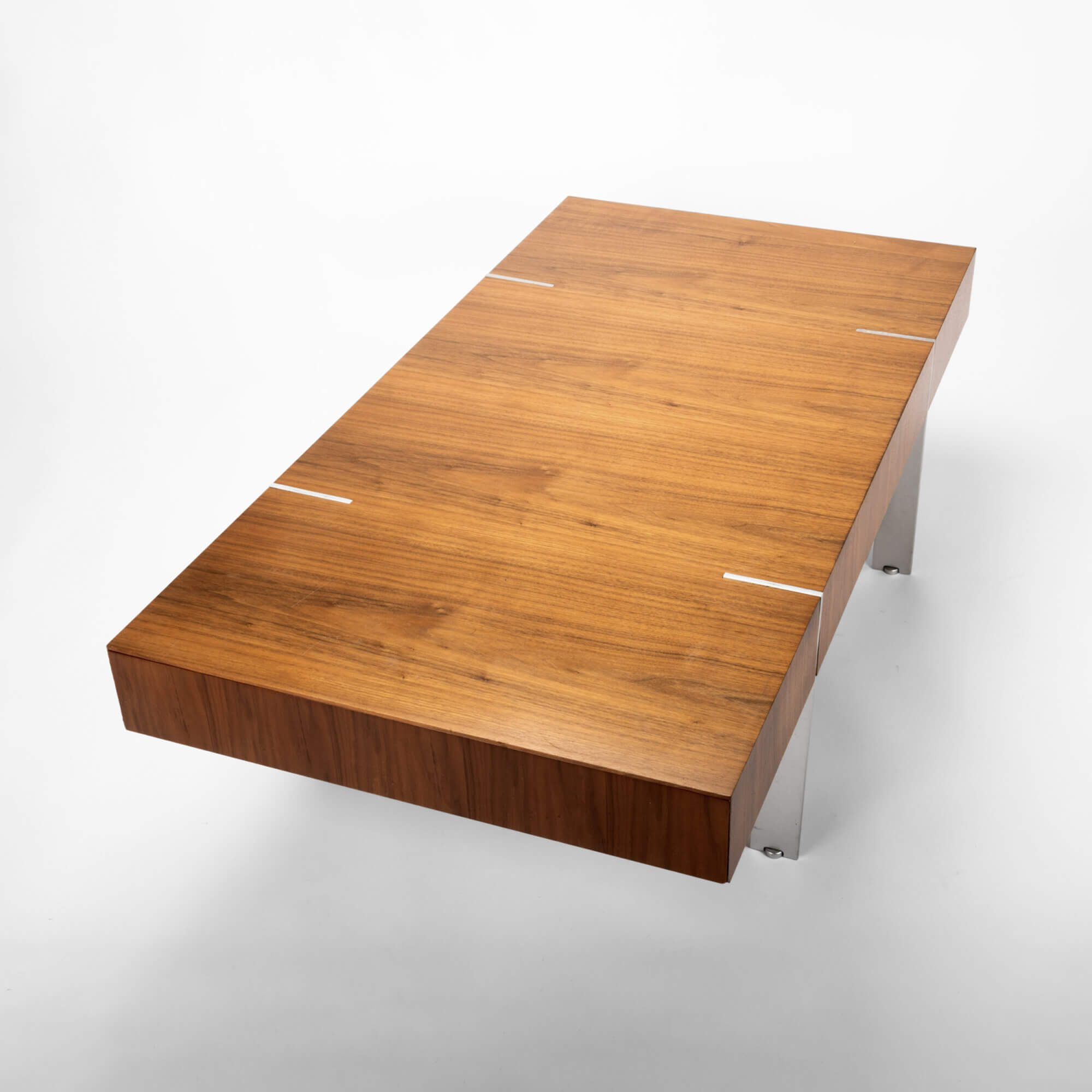 Minimalistic_coffee_table_9