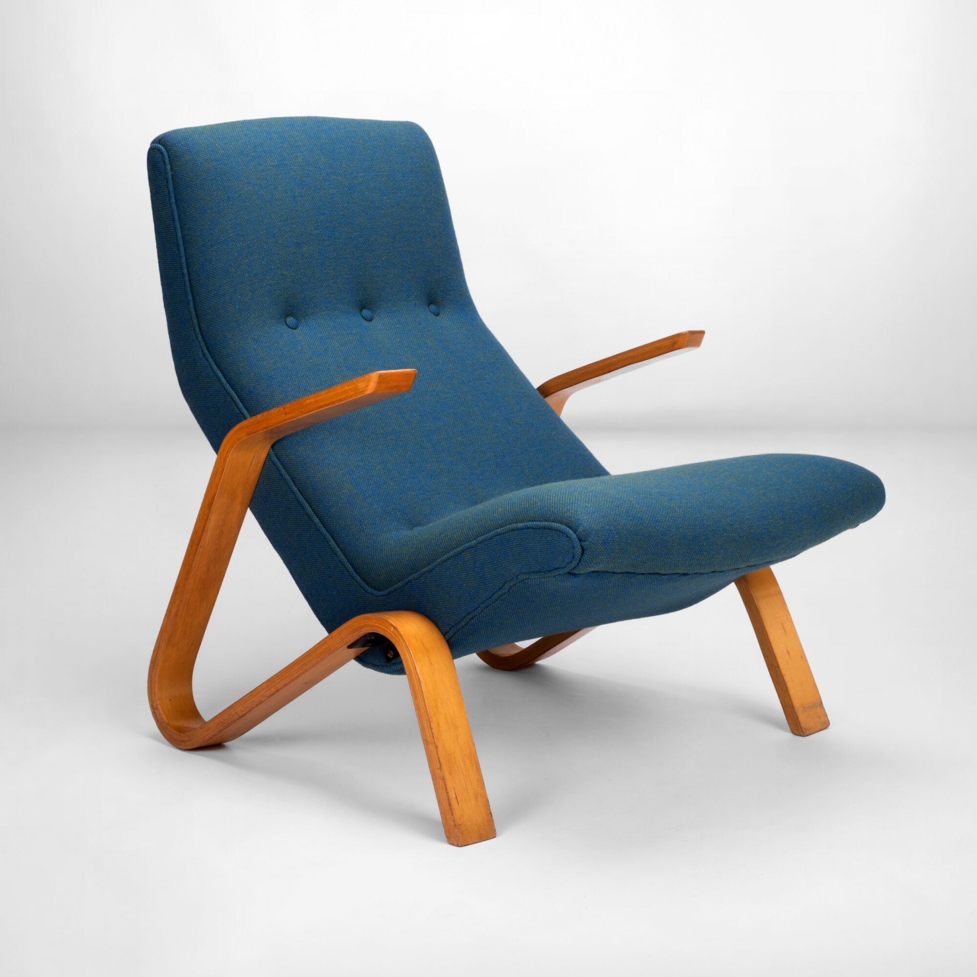 Eero-Saarinen-Grasshopper-lounge chair-shown-from-the-front-side