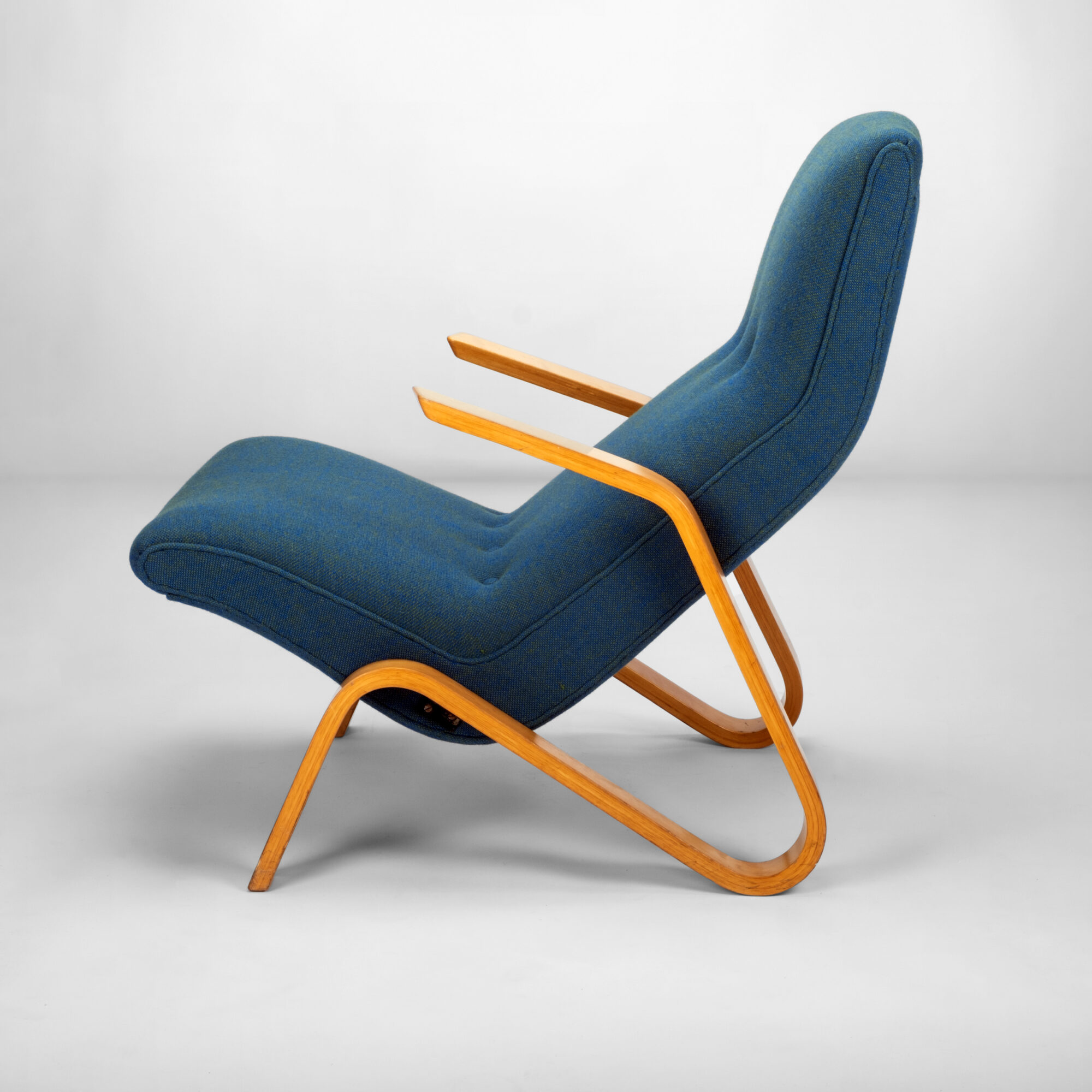 Eero-Saarinen-Grasshopper-lounge chair-shown-from-the-side