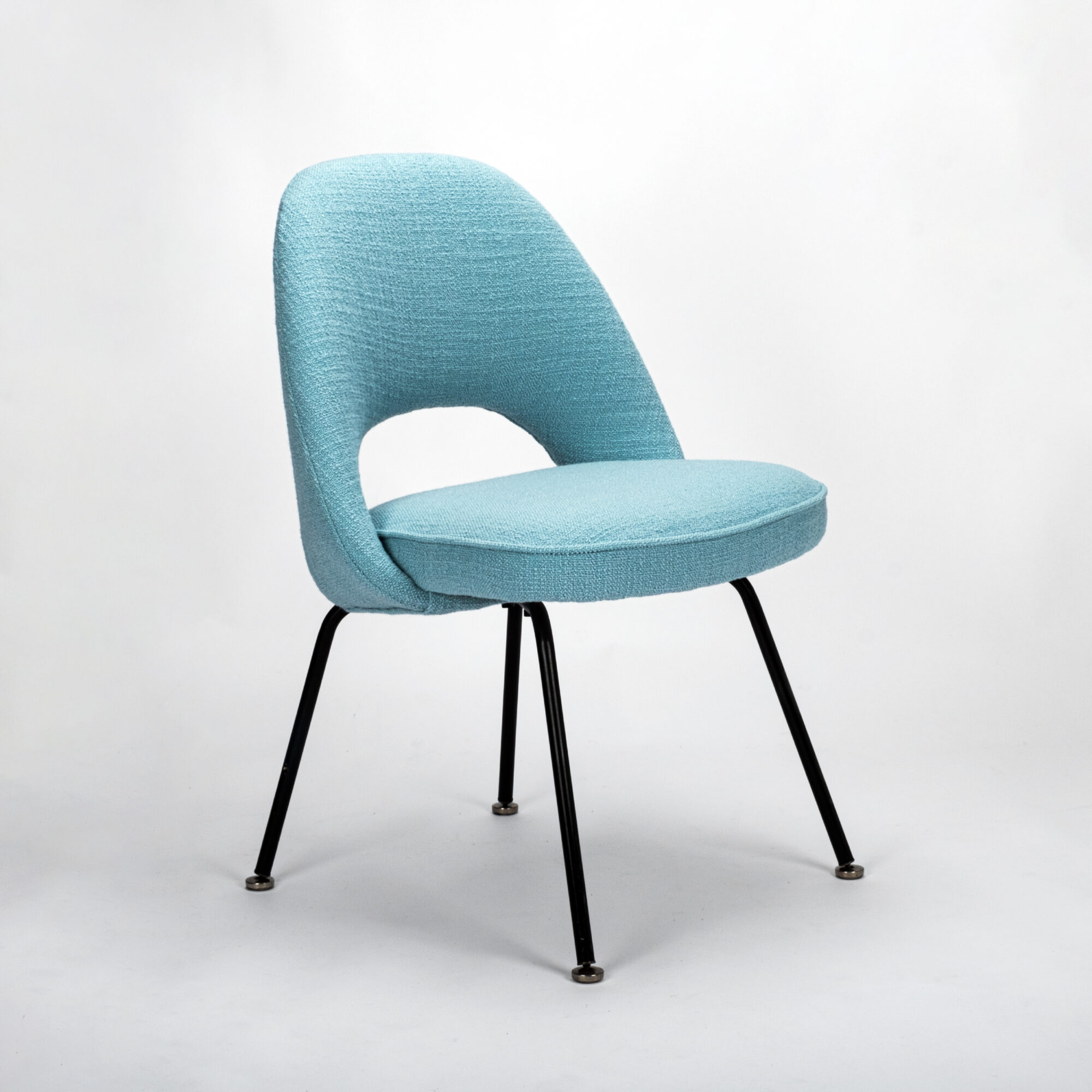 Eero-Saarinen-model-72-dining-chair-3