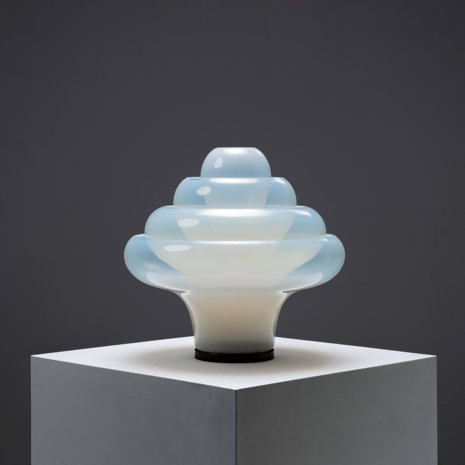 Model LT305 ‘Lotus’ Table lamp