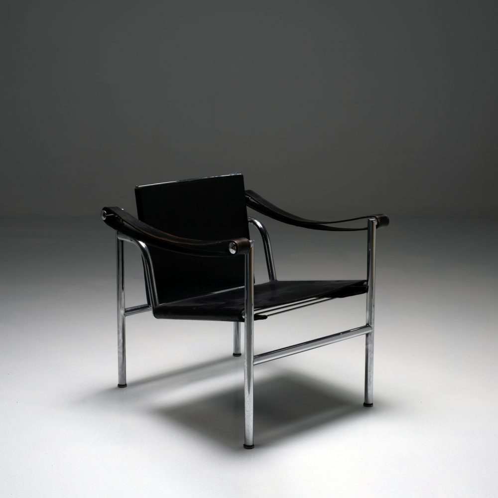 Fauteuil a dossier basculant (LC1) in black leather
