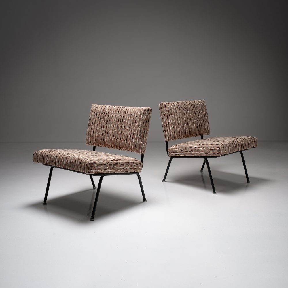 Model 31 Lounge Chair, Set of 2