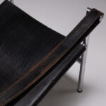 Fauteuil a dossier basculant (LC1) in black leather