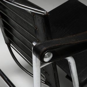 Fauteuil a dossier basculant (LC1) in black leather