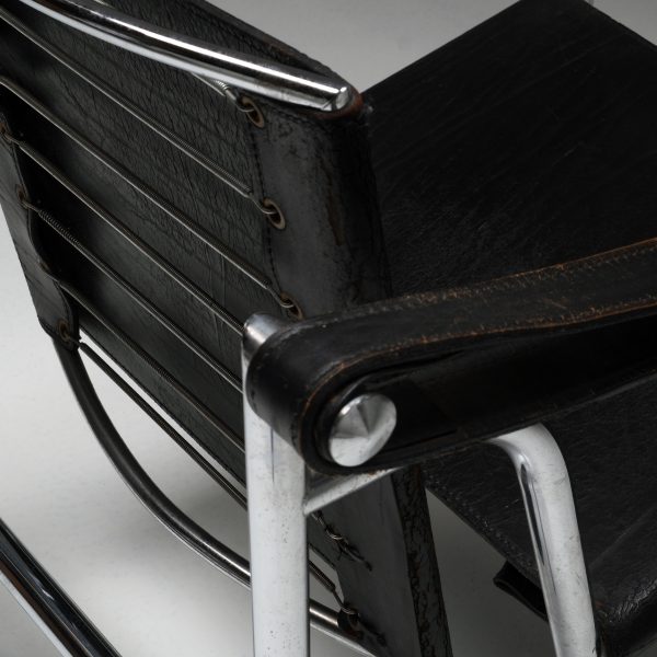 Fauteuil a dossier basculant (LC1) in black leather