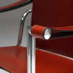 Fauteuil a dossier basculant (LC1) in brown leather, set of 2