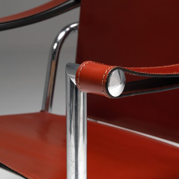 Fauteuil a dossier basculant (LC1) in brown leather, set of 2