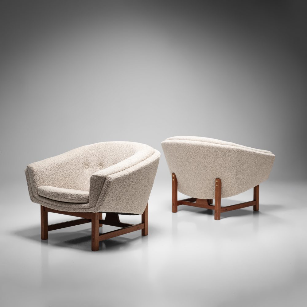 Model 1200 ‘Corona’ Armchairs, Set of 2