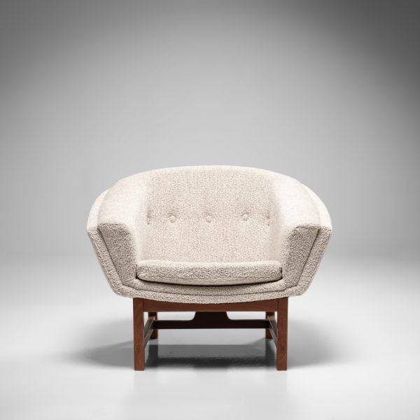 Model 1200 ‘Corona’ Armchairs, Set of 2